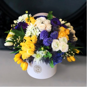 yellow_tulips_blue_premium_flowers